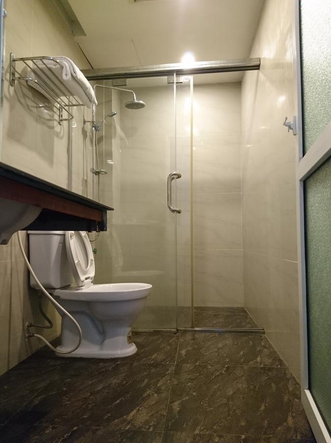 London Hotel Ha Long Bagian luar foto